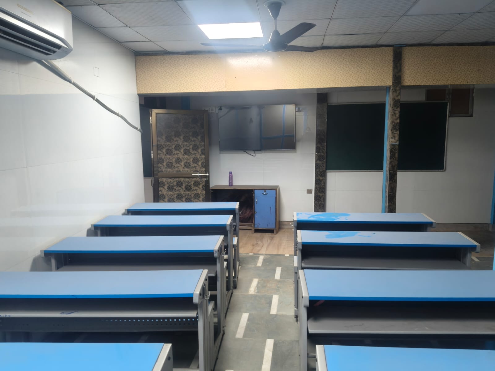 Smart air-conditioned classroom